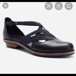 Patagonia Addie leather flat